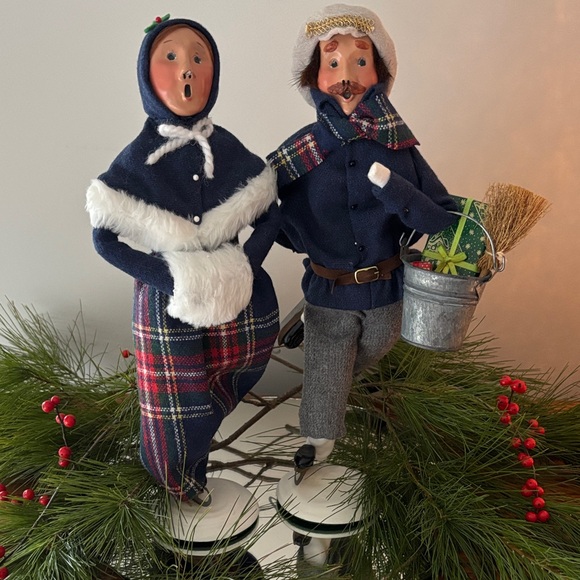 Ice Skater Carolers